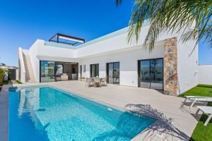 Superbe Villa Neuve T4 à Los Alcázares en première ligne du Golf La Séréna