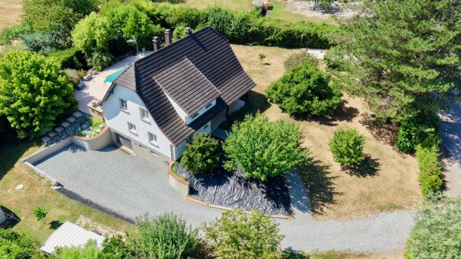Vue aérienne d’une maison avec jardin à Elbach, dans le Sundgau